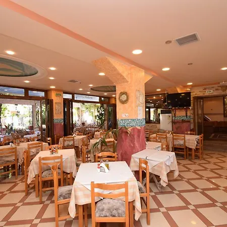 Gouvia Hotel מלון 3*